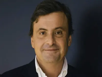 Carlo Calenda raccomanda Axtrovien